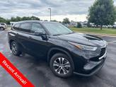 Photo of 2022 Midnight Black Metallic Toyota Highlander