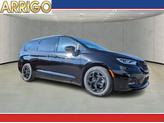 Photo of 2025 Diamond Black Crystal Pearlcoat Chrysler Pacifica Hybrid