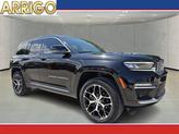 Photo of 2025 Diamond Black Crystal Pearlcoat Jeep Grand Cherokee