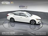 Photo of 2022 Pearl White Tricoat Nissan Altima