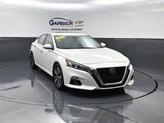 Thumbnail of 2022 Pearl White Tricoat Nissan Altima
