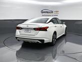 Thumbnail of 2022 Pearl White Tricoat Nissan Altima