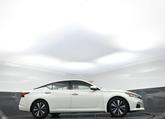 Thumbnail of 2022 Pearl White Tricoat Nissan Altima
