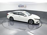 Thumbnail of 2022 Pearl White Tricoat Nissan Altima