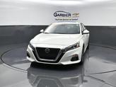 Thumbnail of 2022 Pearl White Tricoat Nissan Altima