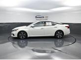 Thumbnail of 2022 Pearl White Tricoat Nissan Altima