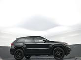 Thumbnail of 2017 Diamond Black Crystal Pearlcoat Jeep Grand Cherokee