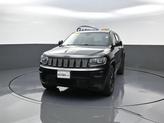 Thumbnail of 2017 Diamond Black Crystal Pearlcoat Jeep Grand Cherokee