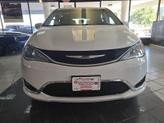 Thumbnail of 2018 Bright White Clearcoat Chrysler Pacifica