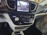 Thumbnail of 2018 Bright White Clearcoat Chrysler Pacifica