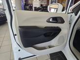 Thumbnail of 2018 Bright White Clearcoat Chrysler Pacifica