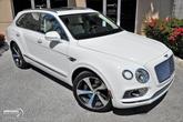 Thumbnail of 2020 Glacier White Solid Bentley Bentayga