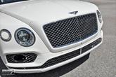 Thumbnail of 2020 Glacier White Solid Bentley Bentayga