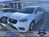Photo of 2022 Bright White Clearcoat Chrysler Pacifica