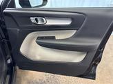 Thumbnail of 2020 Onyx Black Metallic Volvo XC40