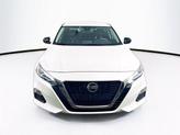 Thumbnail of 2022 Pearl White Tricoat Nissan Altima