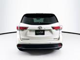 Thumbnail of 2015 Blizzard Pearl Toyota Highlander