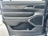 Thumbnail of 2022 Diamond Black Crystal Pearlcoat Jeep Wagoneer