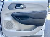 Thumbnail of 2022 Bright White Clearcoat Chrysler Pacifica