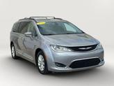 Thumbnail of 2017 Billet Silver Metallic Clearcoat Chrysler Pacifica