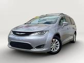 Thumbnail of 2017 Billet Silver Metallic Clearcoat Chrysler Pacifica