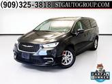 Photo of 2023 Brilliant Black Crystal Pearlcoat Chrysler Pacifica