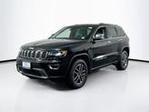 Photo of 2022 Diamond Black Crystal Pearlcoat Jeep Grand Cherokee