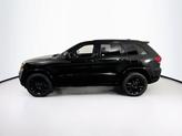 Thumbnail of 2022 Diamond Black Crystal Pearlcoat Jeep Grand Cherokee