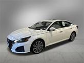 Photo of 2023 Pearl White Tricoat Nissan Altima