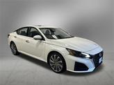 Thumbnail of 2023 Pearl White Tricoat Nissan Altima