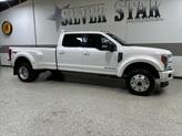 Thumbnail of 2018 White Platinum Metallic Tri-Coat Ford F-450