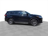 Thumbnail of 2019 Midnight Black Toyota Highlander