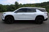 Thumbnail of 2024 Iridescent Pearl Tricoat Chevrolet Traverse
