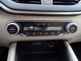 Thumbnail of 2019 Pearl White Tricoat Nissan Altima
