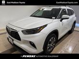 Photo of 2023 Pearl Toyota Highlander