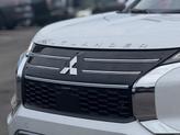 Thumbnail of 2025 Diamond White Mitsubishi Outlander