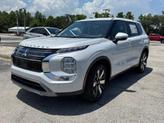 Thumbnail of 2025 Diamond White Mitsubishi Outlander