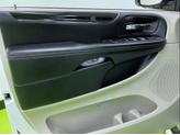 Thumbnail of 2017 White Dodge Grand Caravan