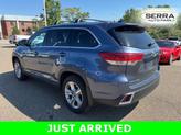 Thumbnail of 2019 Shoreline Blue Pearl Toyota Highlander