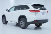 Thumbnail of 2017 Blizzard Pearl Toyota Highlander