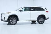 Thumbnail of 2017 Blizzard Pearl Toyota Highlander
