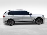 Thumbnail of 2022 Mineral White Metallic BMW X7