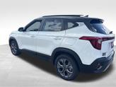 Thumbnail of 2024 Clear White / Black Roof Kia Seltos