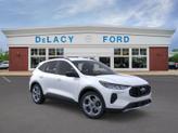 Photo of 2025 Star White Metallic Tri-Coat Ford Escape