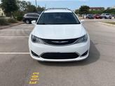Thumbnail of 2018 Bright White Clearcoat Chrysler Pacifica