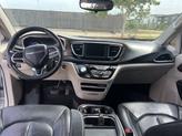 Thumbnail of 2018 Bright White Clearcoat Chrysler Pacifica