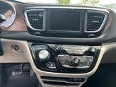 Thumbnail of 2018 Bright White Clearcoat Chrysler Pacifica