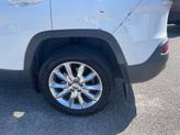 Thumbnail of 2016 Bright White Clearcoat Jeep Cherokee