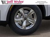 Thumbnail of 2025 Glacial White Pearl Kia Sorento