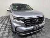Thumbnail of 2025 Lunar Silver Metallic Honda Pilot